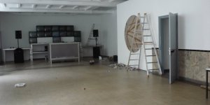 Mit viel Platz zum Tanzen und schicken neuen DJ-Pult - die Kantine